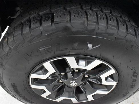 Used 2021 Toyota Tacoma TRD Off-Road w/ Technology Package image 8