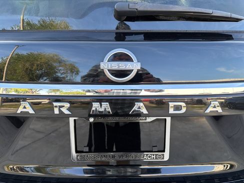 Used 2021 Nissan Armada SL w/ Captain's Chairs Package RWD image 9