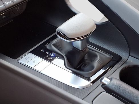 Used 2024 Hyundai Elantra SEL image 14