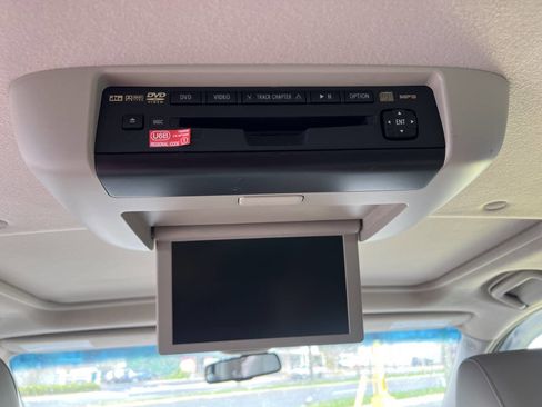 Used 2010 Toyota Sienna XLE Limited AWD/4WD image 11