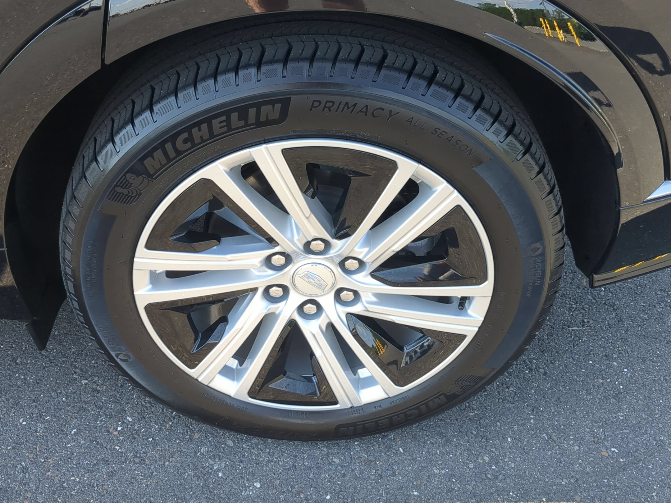 Certified 2024 Cadillac Lyriq Tech w/ Driver Assist Package AWD/4WD image 32