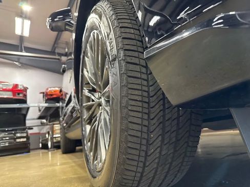 Used 2023 Cadillac Escalade ESV V AWD/4WD image 57