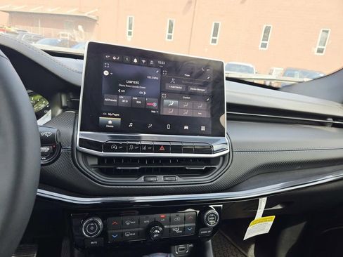 Certified 2025 Jeep Compass Latitude w/ Sun & Sound Group image 24