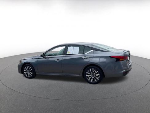 Used 2025 Nissan Altima 2.5 SV image 10