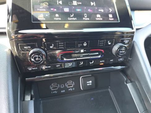 Used 2025 Jeep Grand Cherokee Altitude AWD/4WD image 22