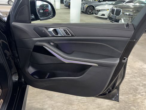 Used 2024 BMW X7 xDrive40i w/ M Sport Package image 9