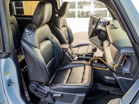 Used 2024 Ford Bronco Badlands image 28