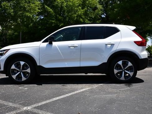 Used 2023 Volvo XC40 B5 Plus w/ Driver Assist Package AWD/4WD image 4