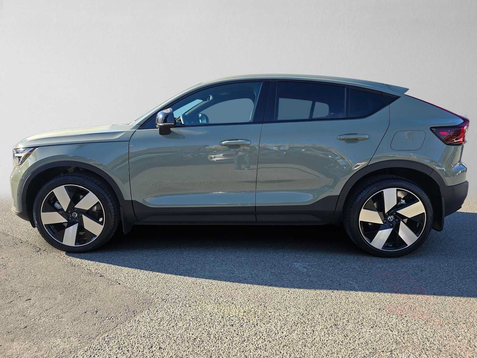 Certified 2023 Volvo C40 P8 Recharge Ultimate w/ Protection Package Premier AWD/4WD image 7