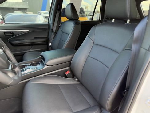 Used 2025 Honda Passport EX-L image 12