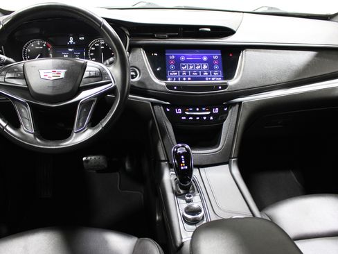 Used 2023 Cadillac XT5 Luxury image 2
