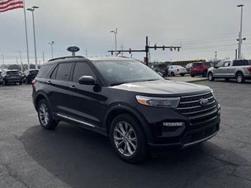 Used 2024 Ford Explorer XLT w/ Equipment Group 202A image 4