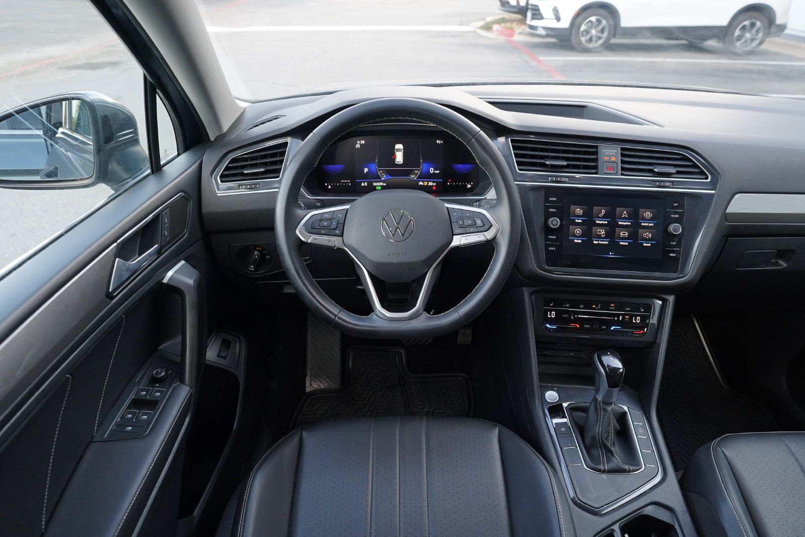 Used 2024 Volkswagen Tiguan SE FWD image 9