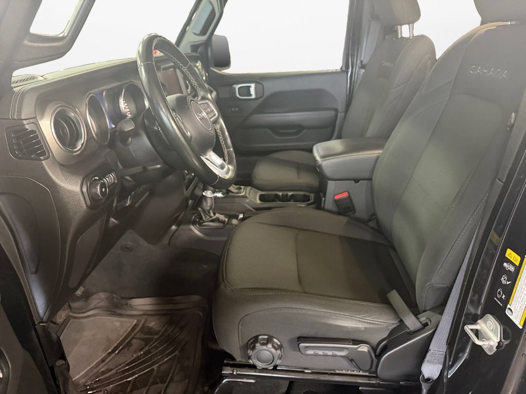 Used 2022 Jeep Wrangler Unlimited Sahara w/ LED Lighting Group AWD/4WD image 17