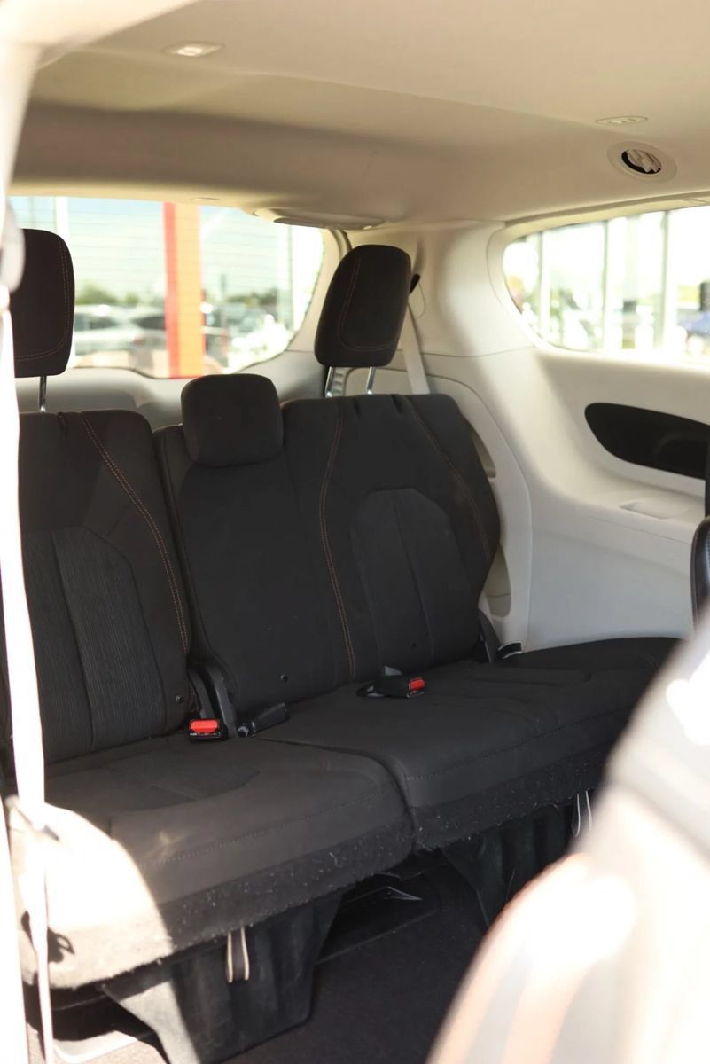Used 2020 Chrysler Pacifica Touring w/ Advanced Safetytec Group FWD image 41