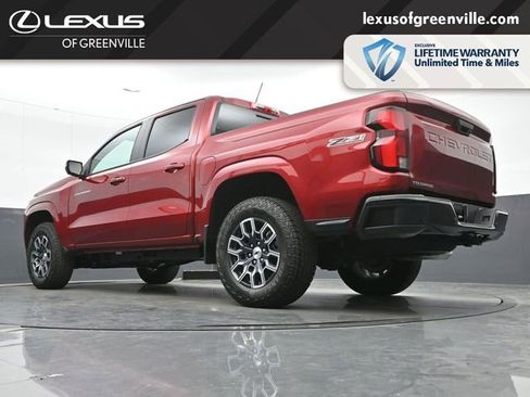 Used 2025 Chevrolet Colorado Z71 w/ Technology Package AWD/4WD image 39