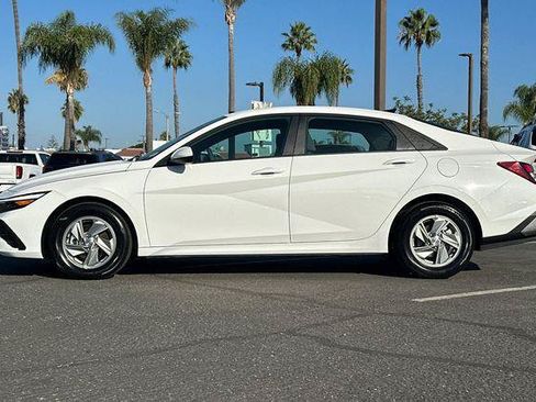Certified 2026 Hyundai Elantra SE FWD image 7