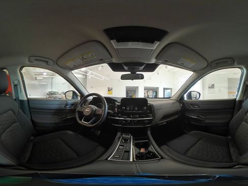 Used 2025 Nissan Pathfinder SV image 44