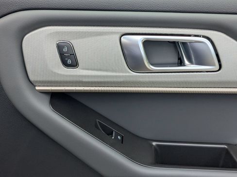 New 2026 Ford Explorer Active RWD image 32