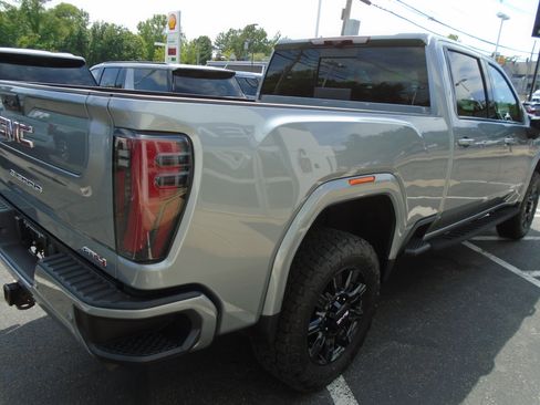 Used 2024 GMC Sierra 2500 AT4 w/ AT4 Premium Plus Package AWD/4WD image 14