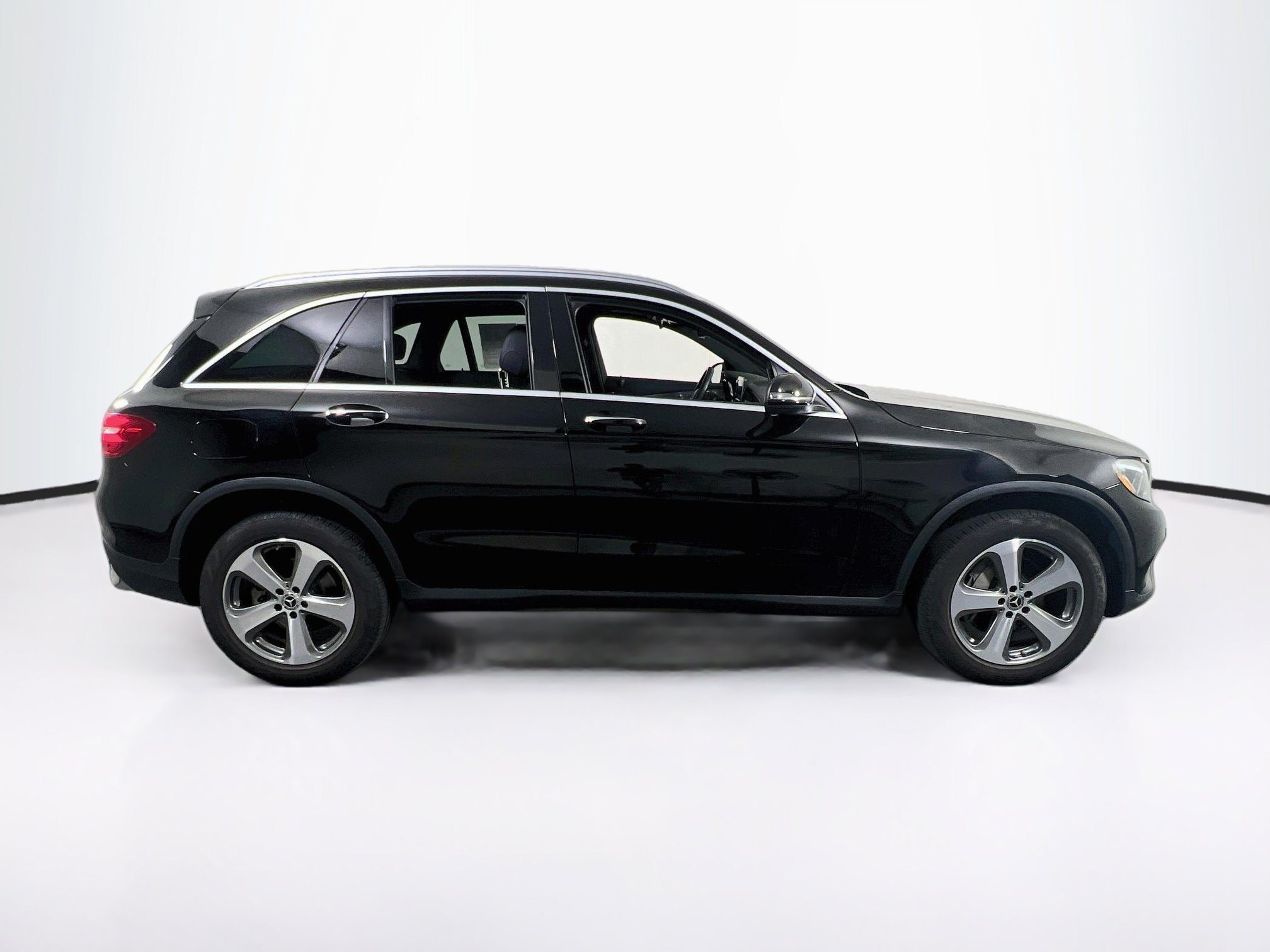 Used 2019 Mercedes-Benz GLC 300 4MATIC image 4