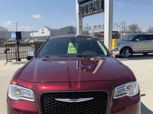 Used 2019 Chrysler 300 Limited image 2