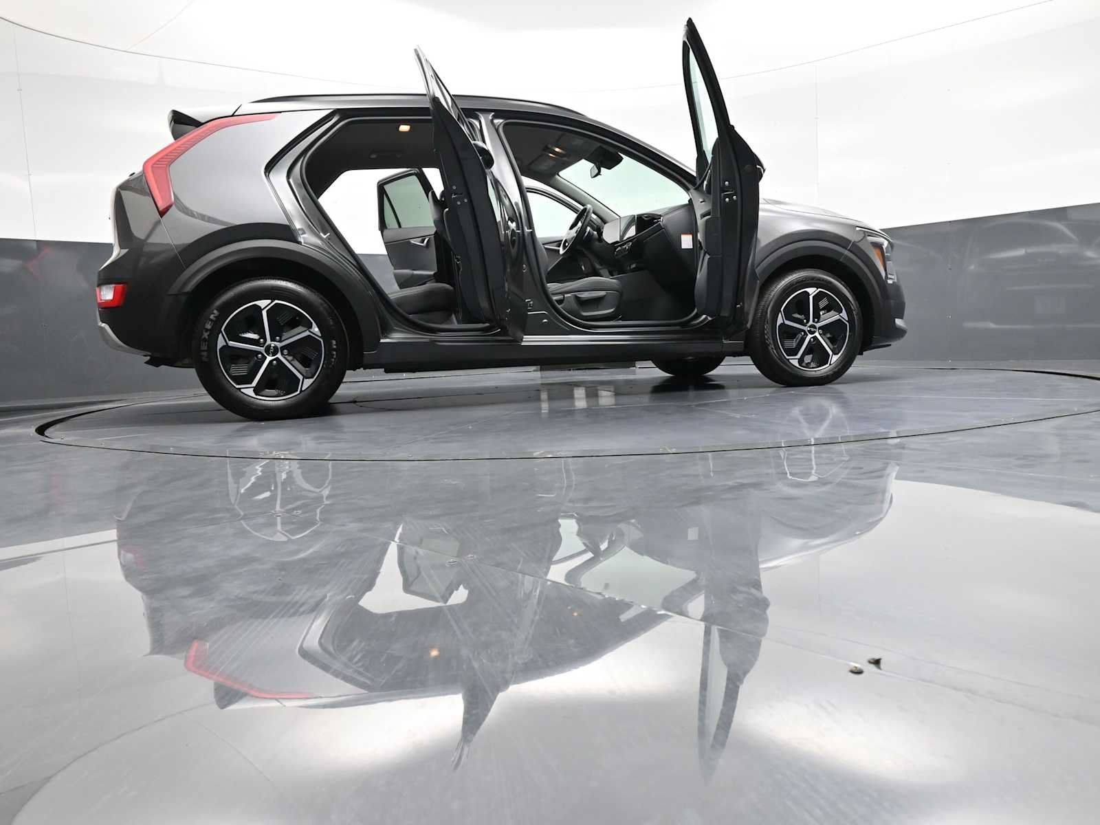 Certified 2025 Kia Niro EX w/ EX Cold Weather Package FWD image 46