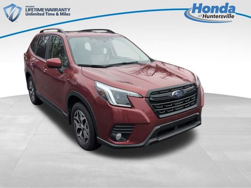 Used 2023 Subaru Forester Premium image 1
