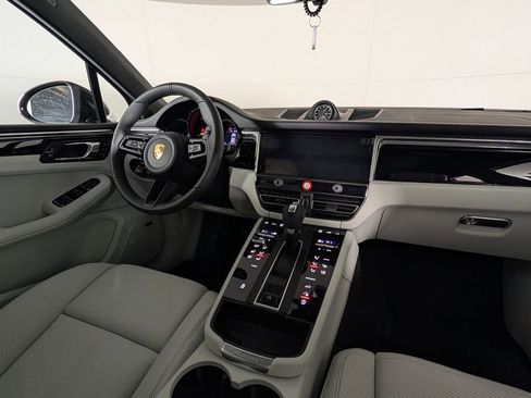 New 2026 Porsche Macan image 22
