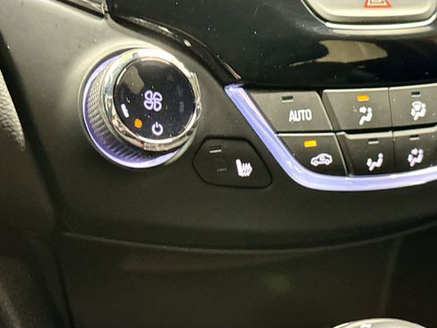 Used 2019 Chevrolet Cruze Premier FWD image 22