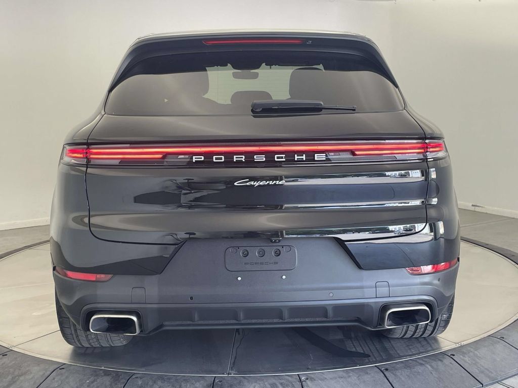 Certified 2025 Porsche Cayenne AWD/4WD image 6