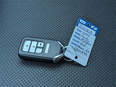 Certified 2025 Honda Passport Black Edition image 17