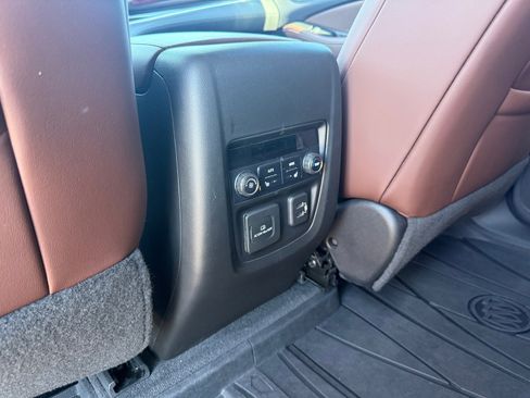 Used 2021 Buick Enclave Avenir w/ Avenir Technology Package FWD image 27