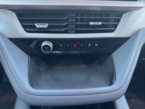 Used 2026 Ford Explorer Active AWD/4WD image 32