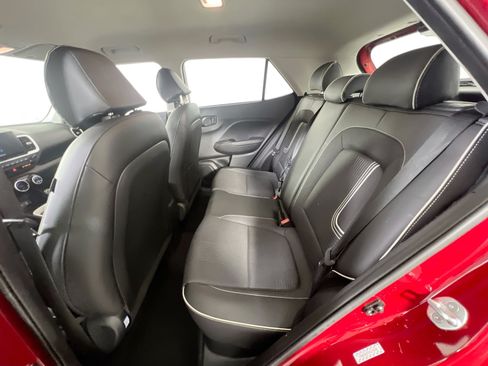 Used 2023 Hyundai Venue Limited FWD image 24