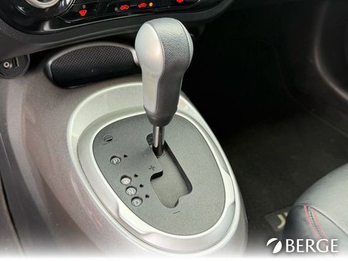 Used 2017 Nissan Juke SL image 32