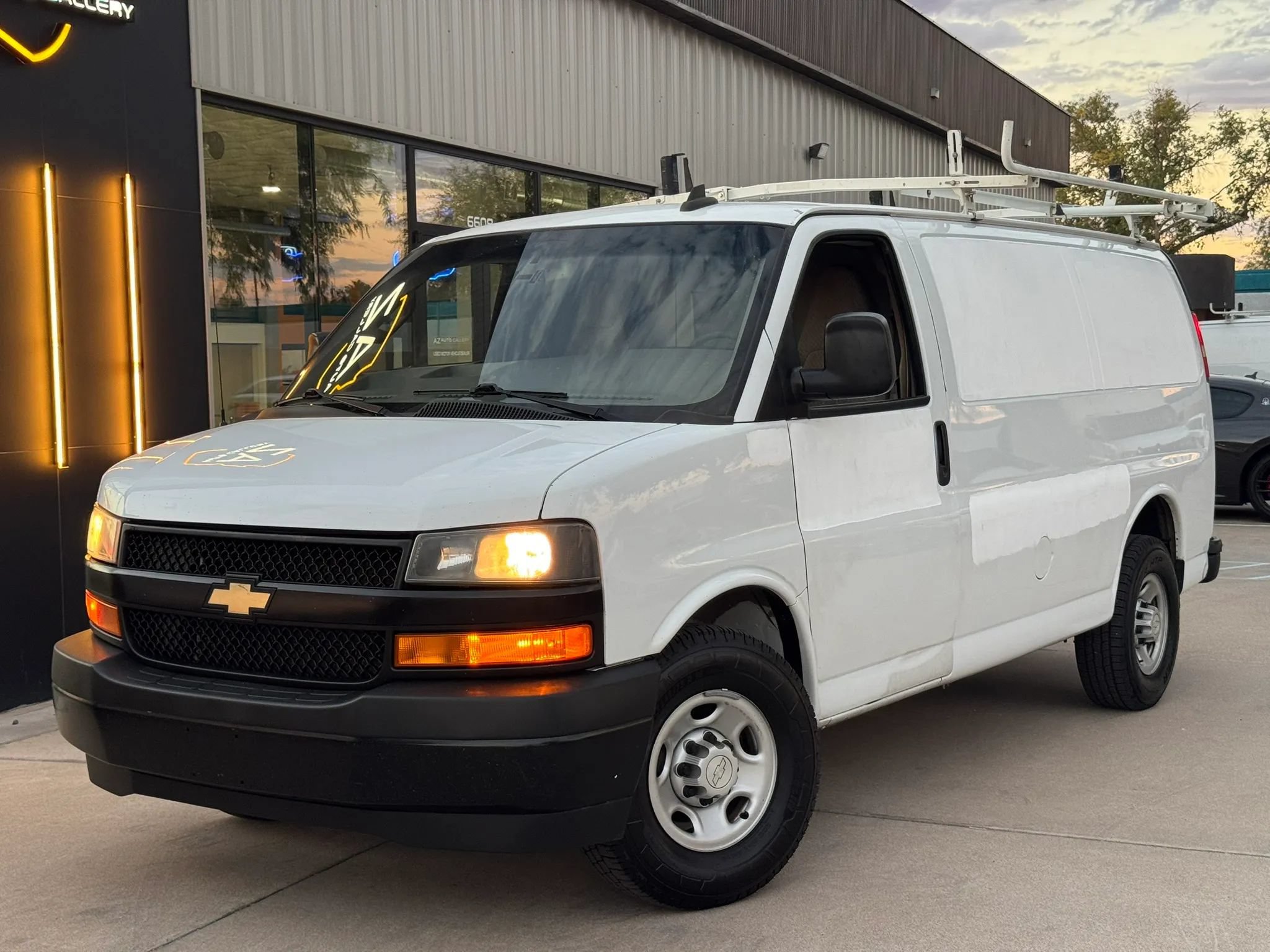 Used 2018 Chevrolet Express 2500 w/ Driver Convenience Package RWD image 1