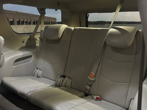 Used 2015 Cadillac Escalade ESV Premium image 19