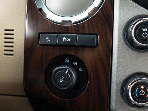 Used 2013 Ford F350 Lariat w/ Chrome Pkg image 25