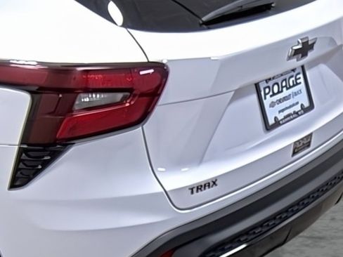 Used 2024 Chevrolet Trax RS image 10