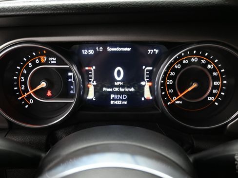 Used 2018 Jeep Wrangler Unlimited Sahara AWD/4WD image 27