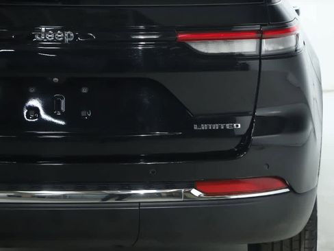 Used 2023 Jeep Grand Cherokee Limited w/ Luxury Tech Group II image 45