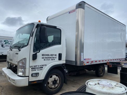 Used 2018 Isuzu NPR image 1