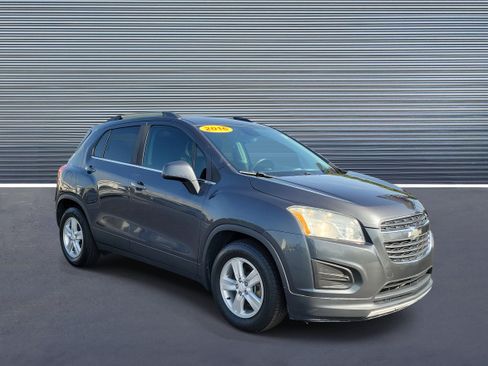 Used 2016 Chevrolet Trax LT w/ LT Convenience Package FWD image 2