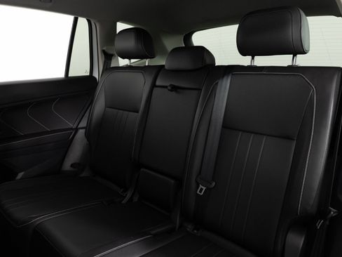 Used 2024 Volkswagen Tiguan SE AWD/4WD image 17