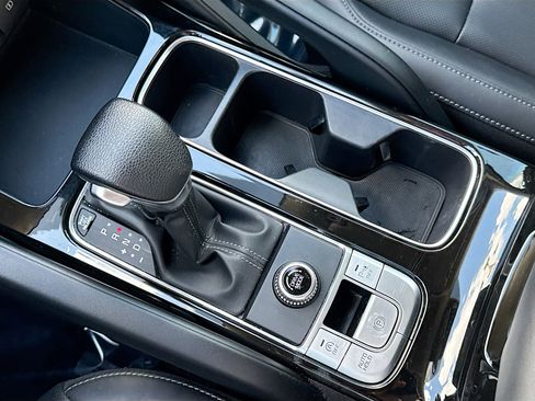 Used 2022 Kia Telluride LX FWD image 26