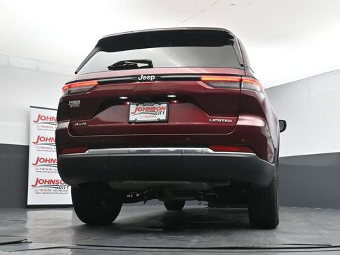 Used 2023 Jeep Grand Cherokee Limited AWD/4WD image 33