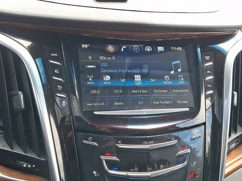 Used 2017 Cadillac Escalade Luxury AWD/4WD image 18