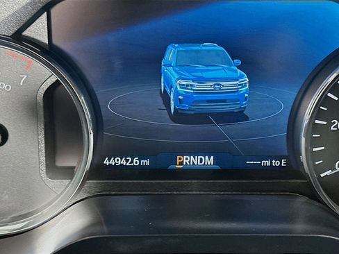 Used 2024 Ford Expedition Max XLT image 19