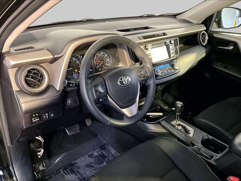 Used 2018 Toyota RAV4 XLE AWD/4WD image 18